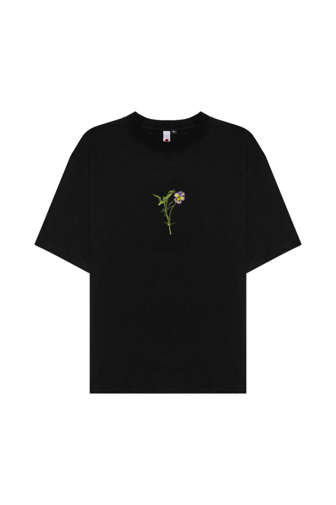 Футболка Гербарий Анютины Глазки фиолетовые черная