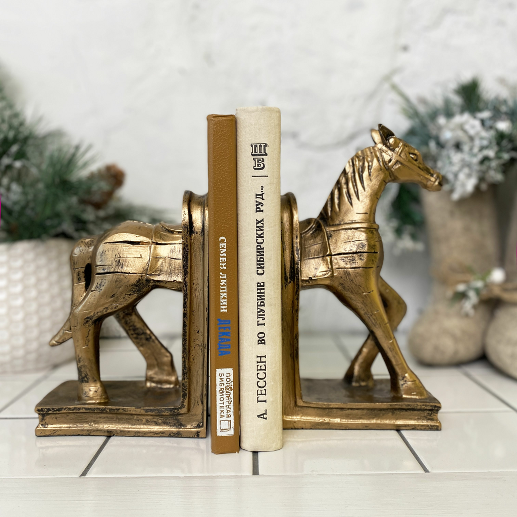 Декор для дома статуэтки держатели для книг лошади " Old horse" из искусственного камня в цвете Бронза