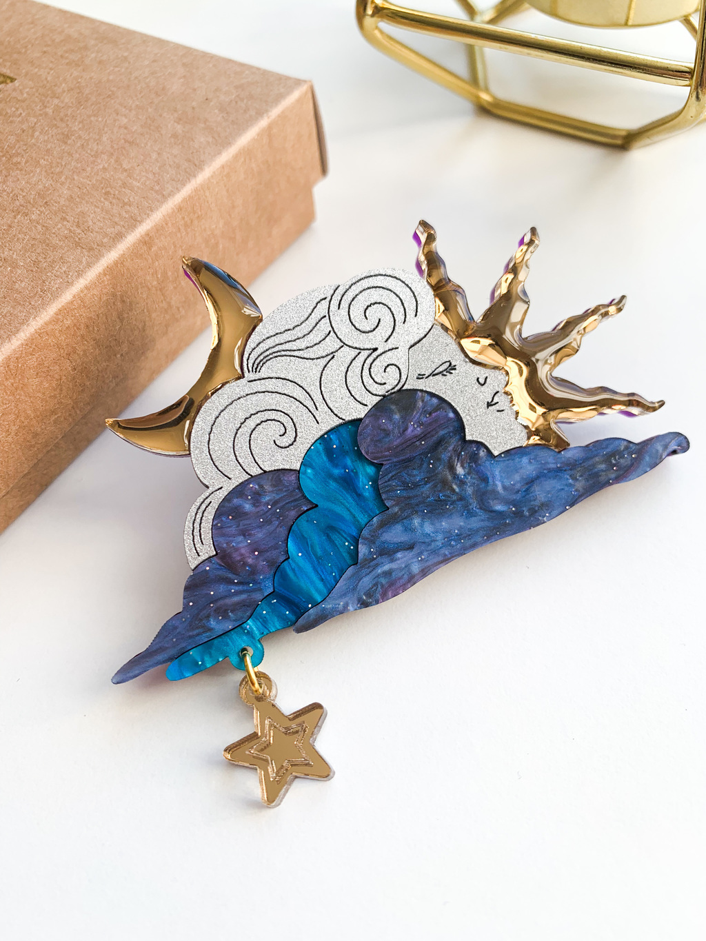 Женщина в тучах