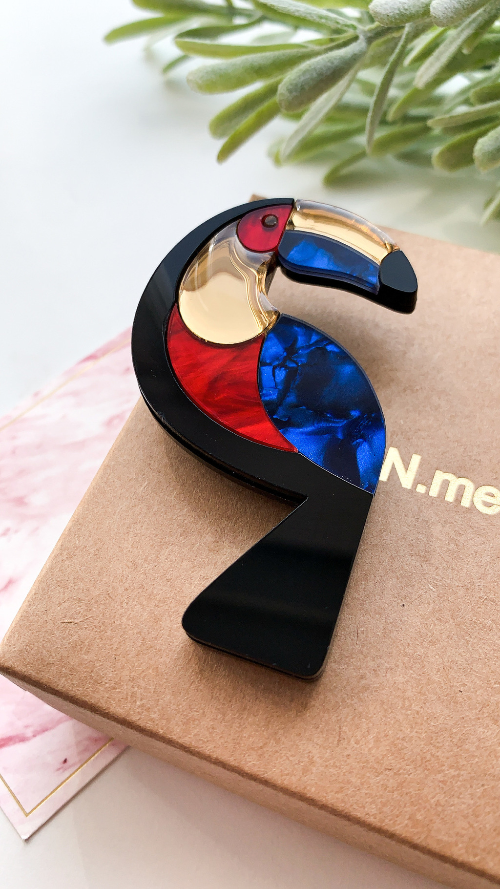 Брошь Тукан