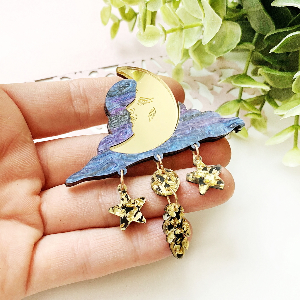 Брошь Месяц в тучах