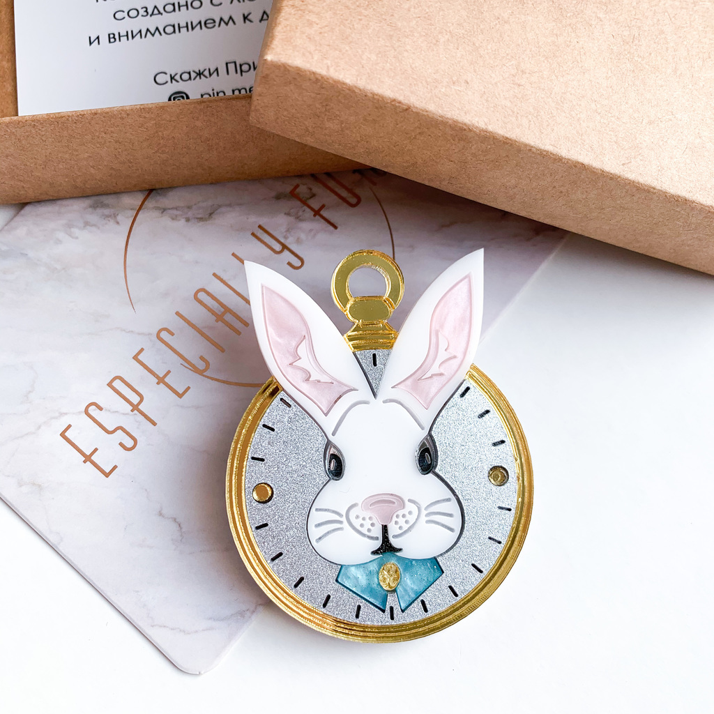 Брошь Белый кролик