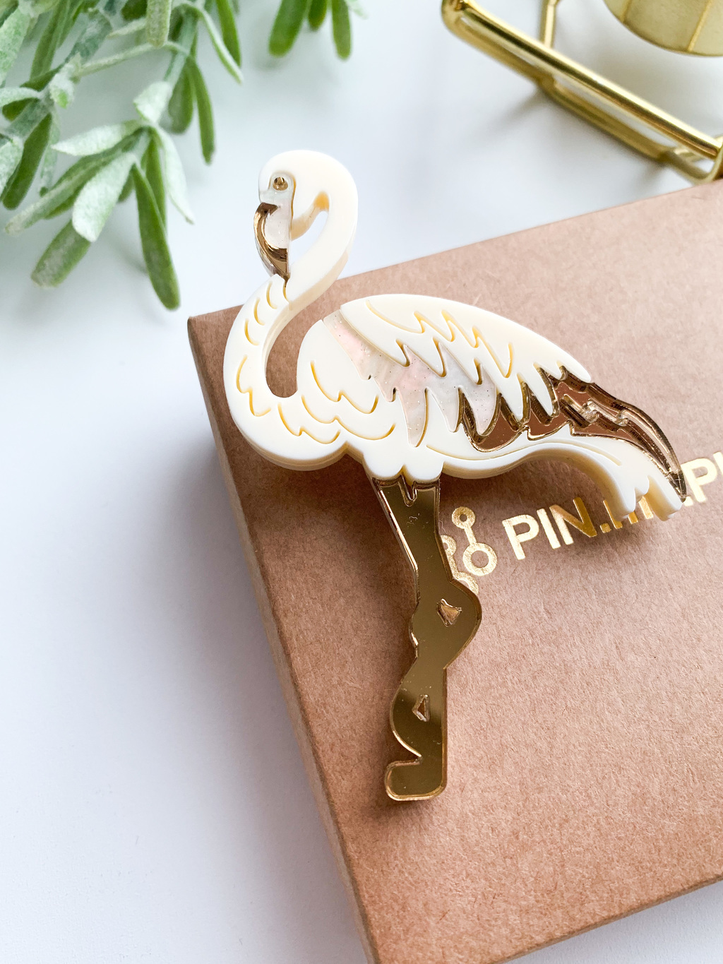 Брошь Фламинго кремовый