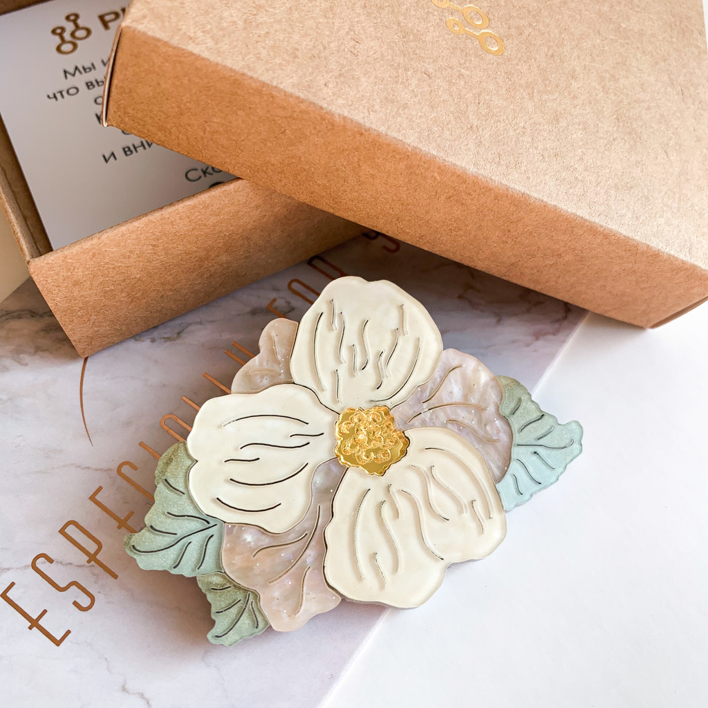 Брошь Шиповник кремовый