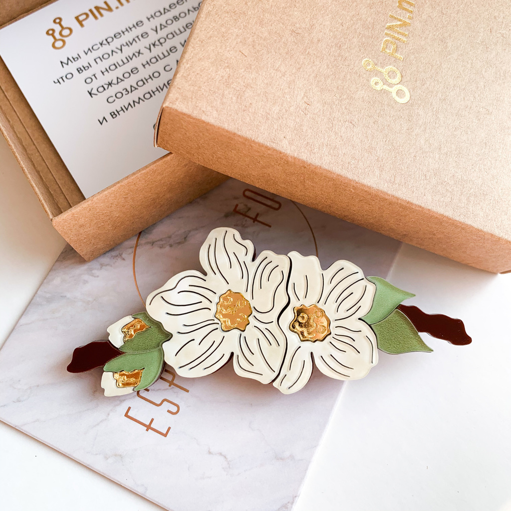 Брошь Веточка Яблони