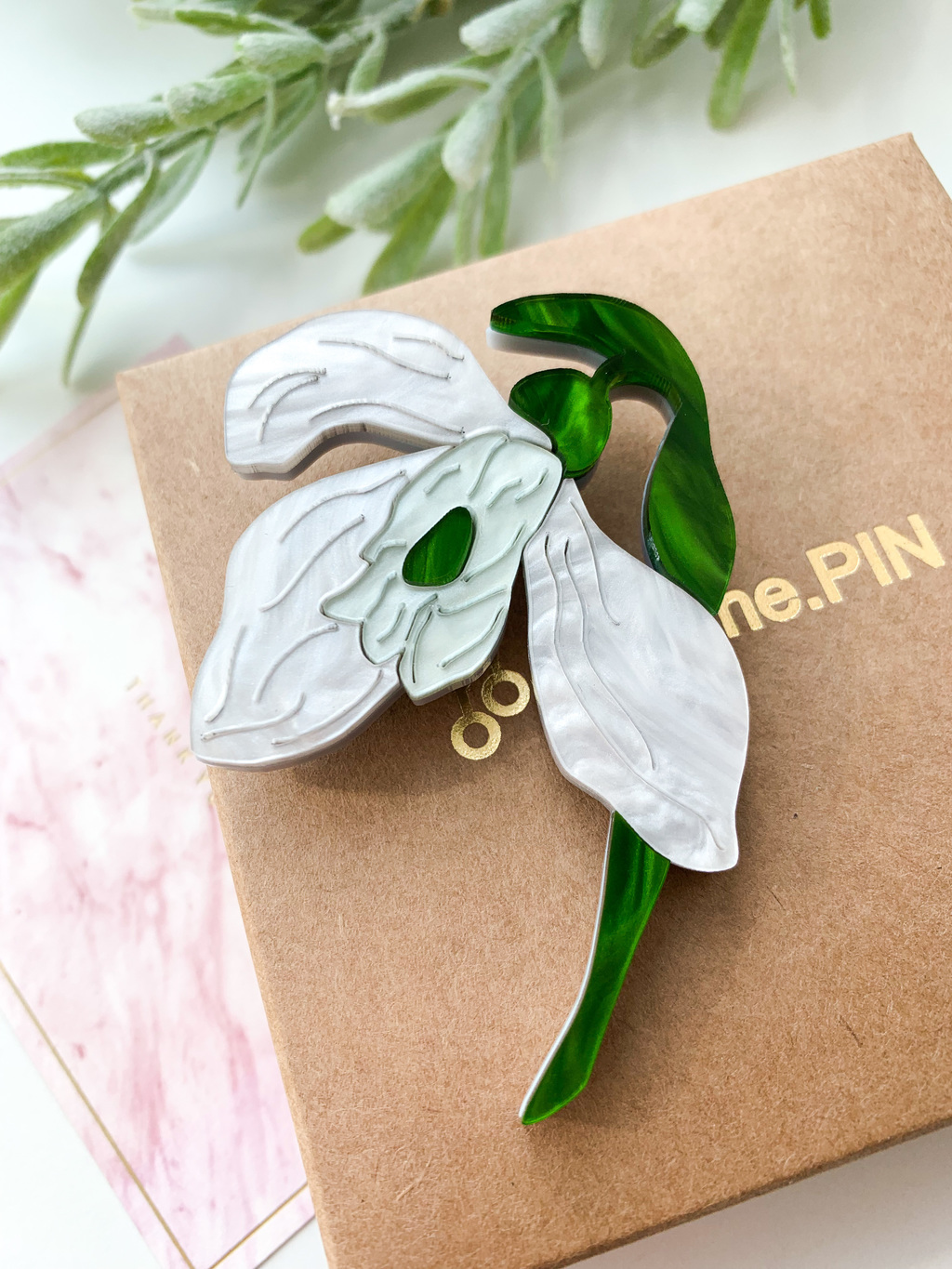 Брошь Подснежник белый