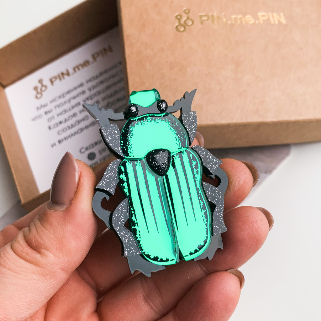 Жук зеленый