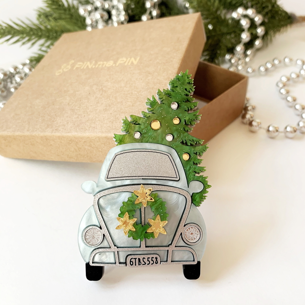 Брошь Машинка навогодняя