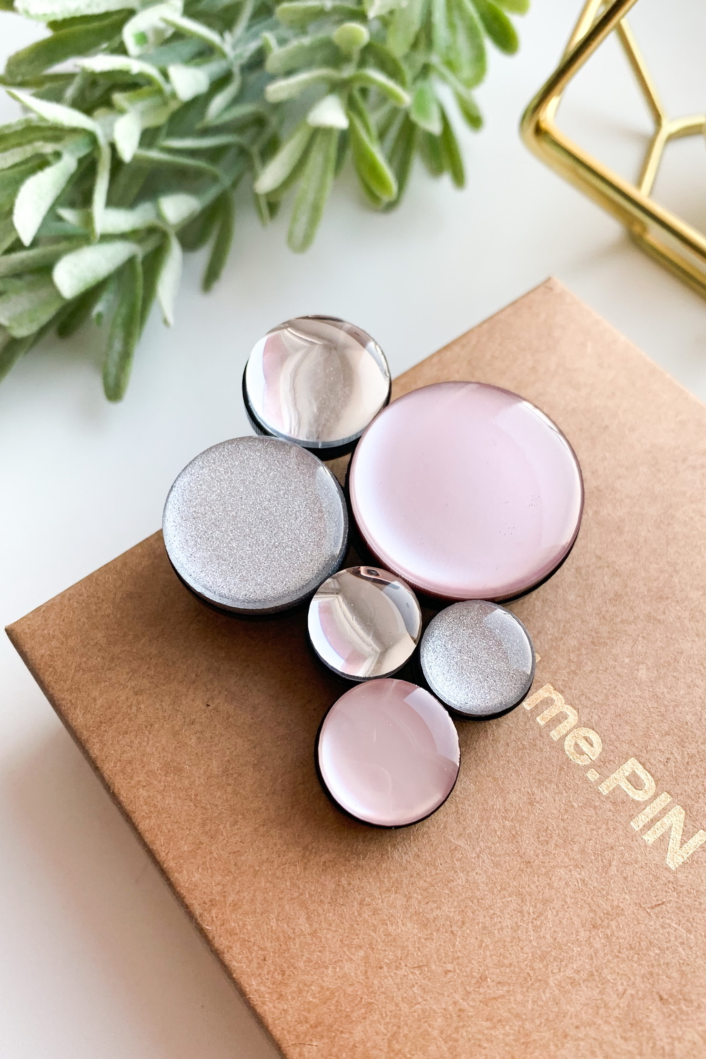 Брошь Гроздь