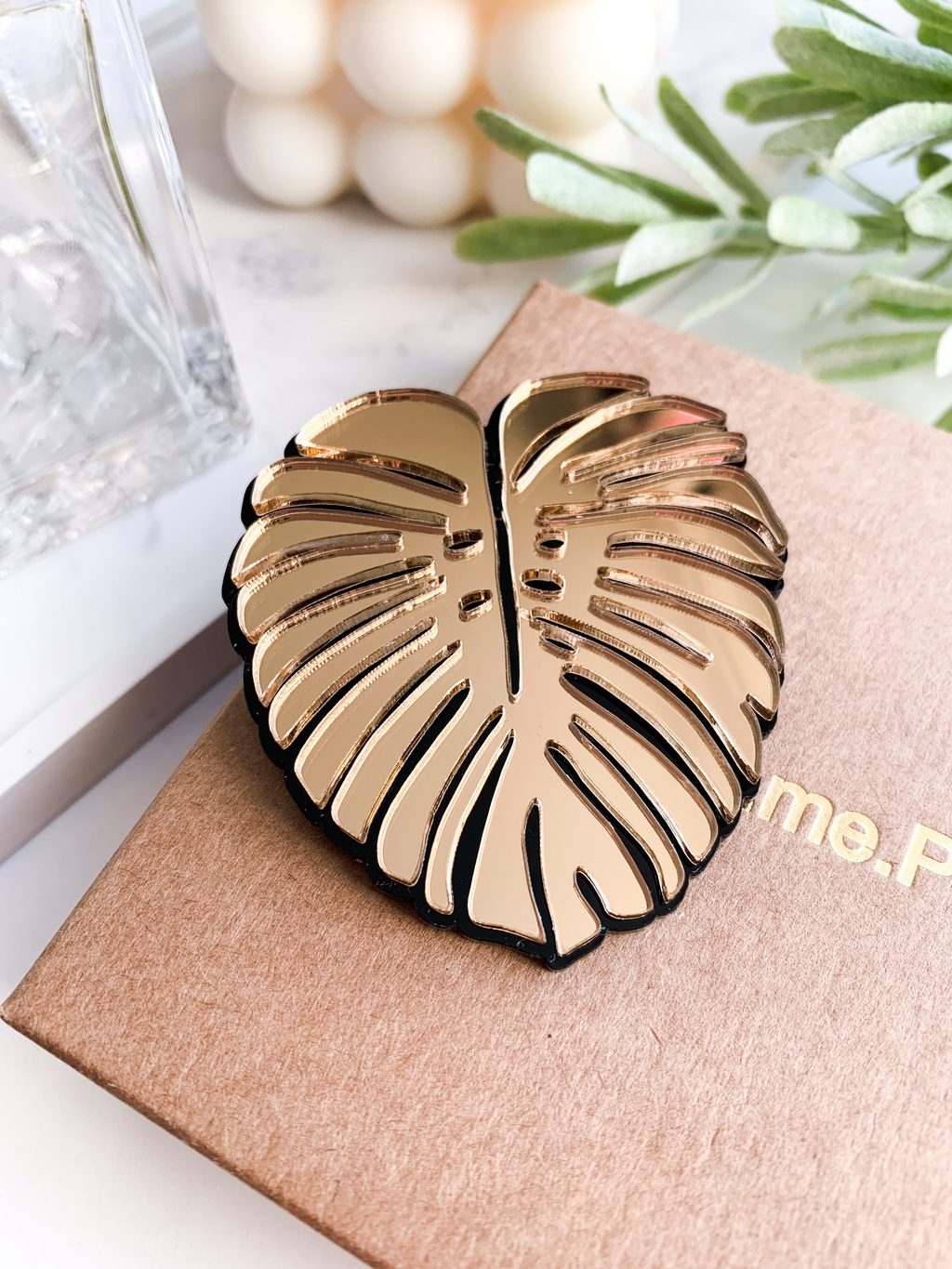 Брошь Монстера