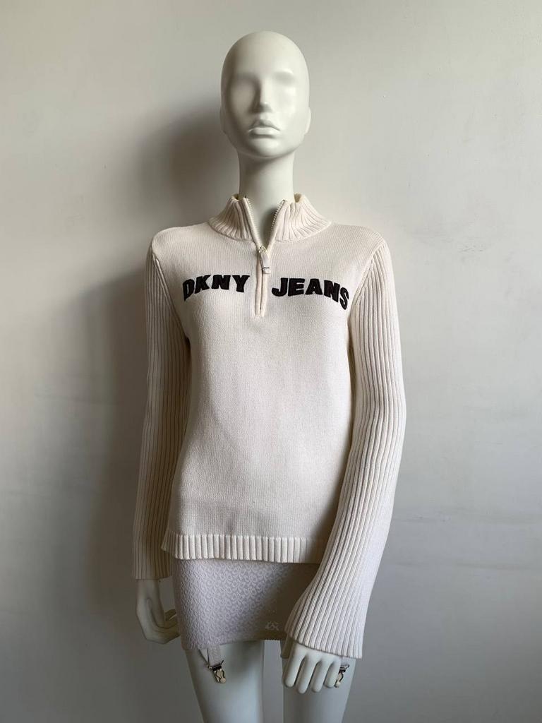 Молочный трикотажный джемпер DKNY
