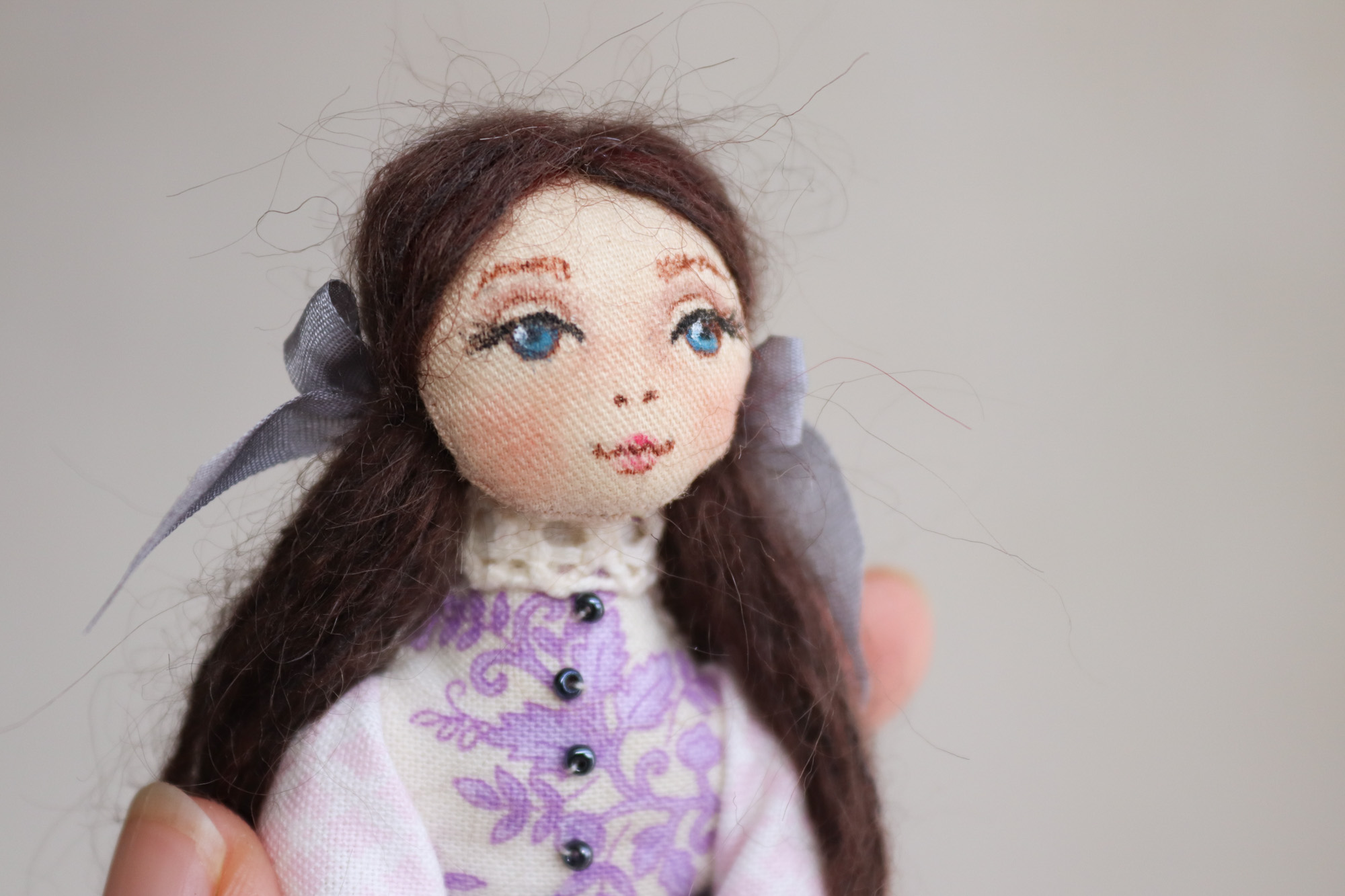 Бантик. Елочная игрушка. Авторская текстильная кукла