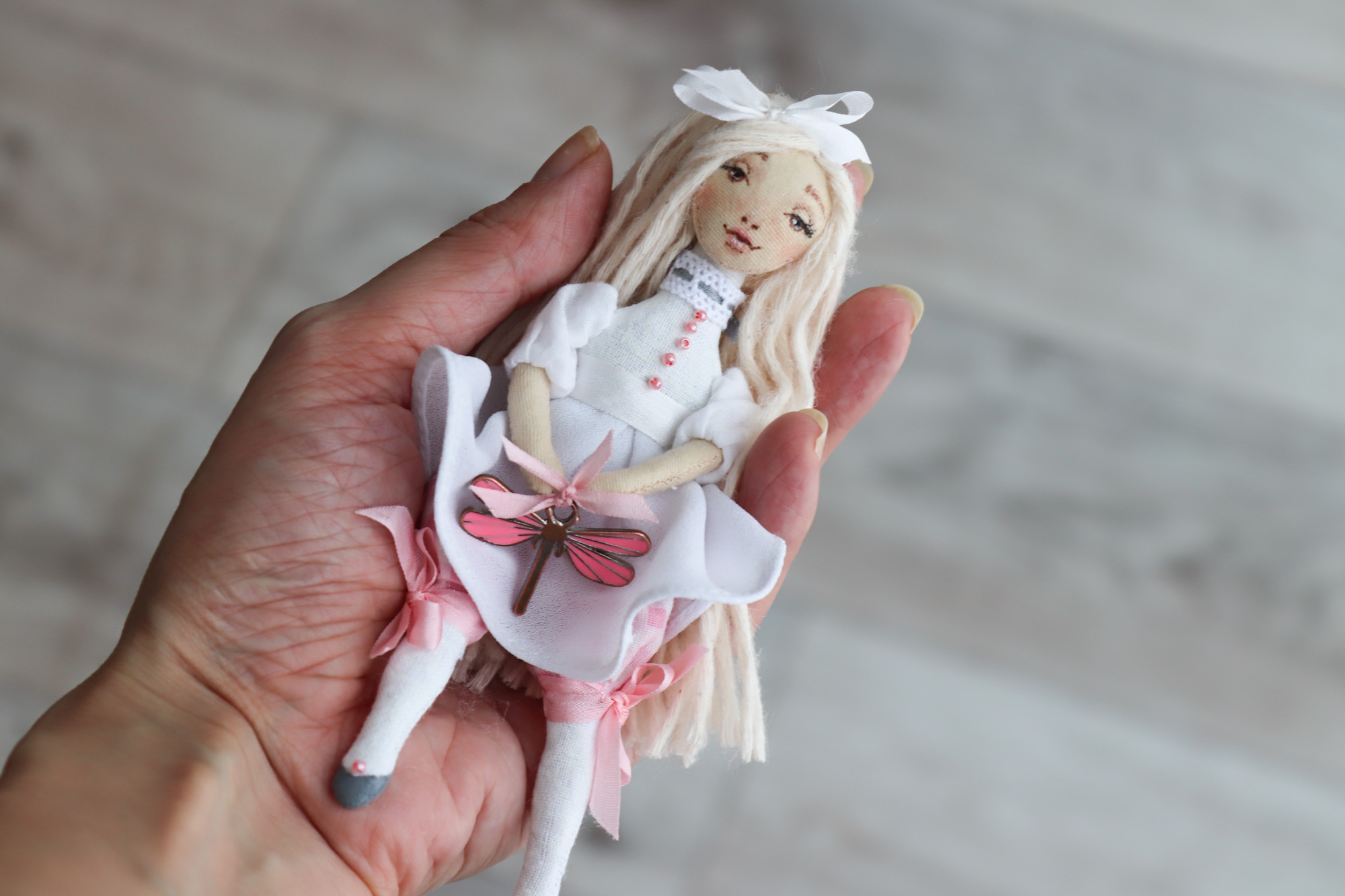 Белая стрекоза. Елочная игрушка. Авторская текстильная кукла