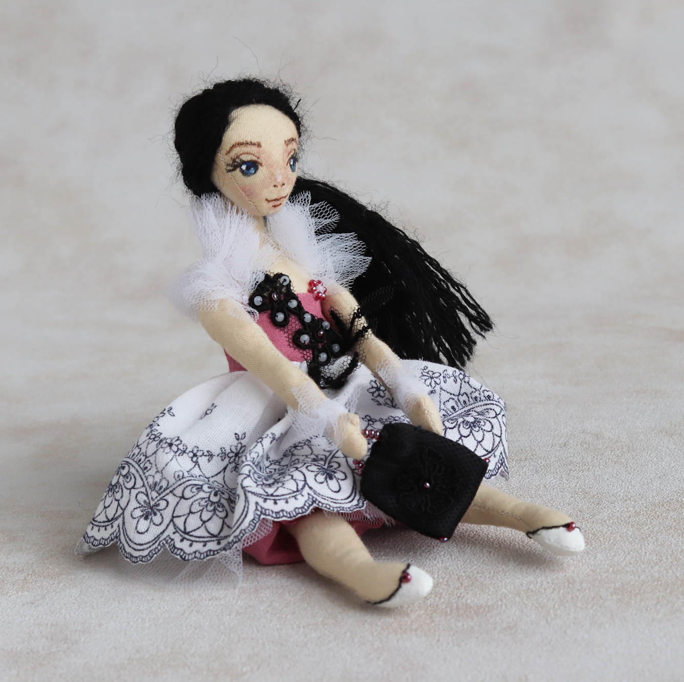 Кэтти. Елочная игрушка. Авторская текстильная кукла