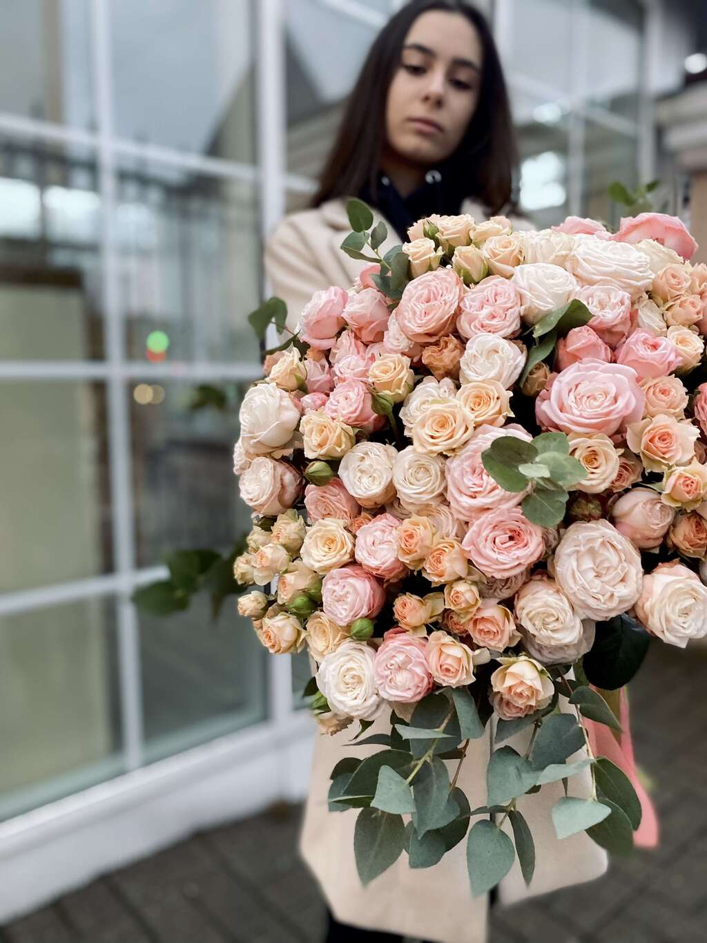 Моно-букет из кустовых Роз