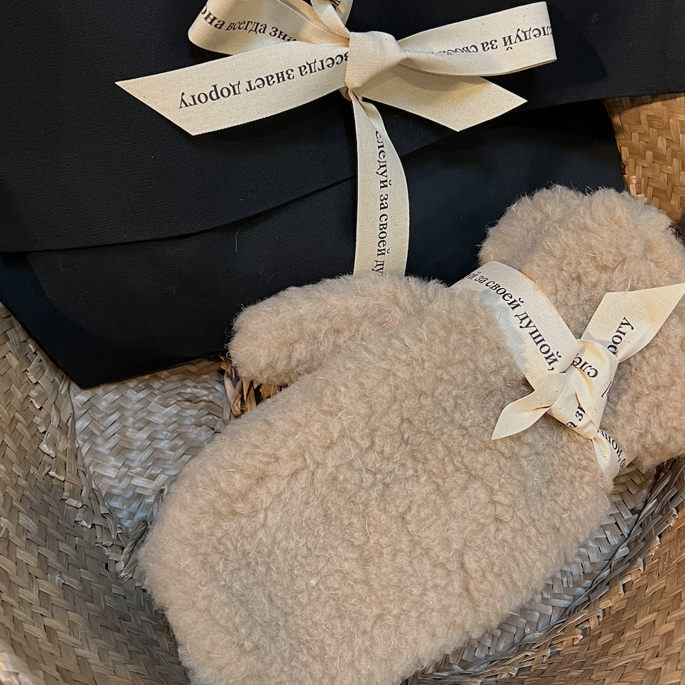 Варежки из овечьей шерсти в бежевом цвете