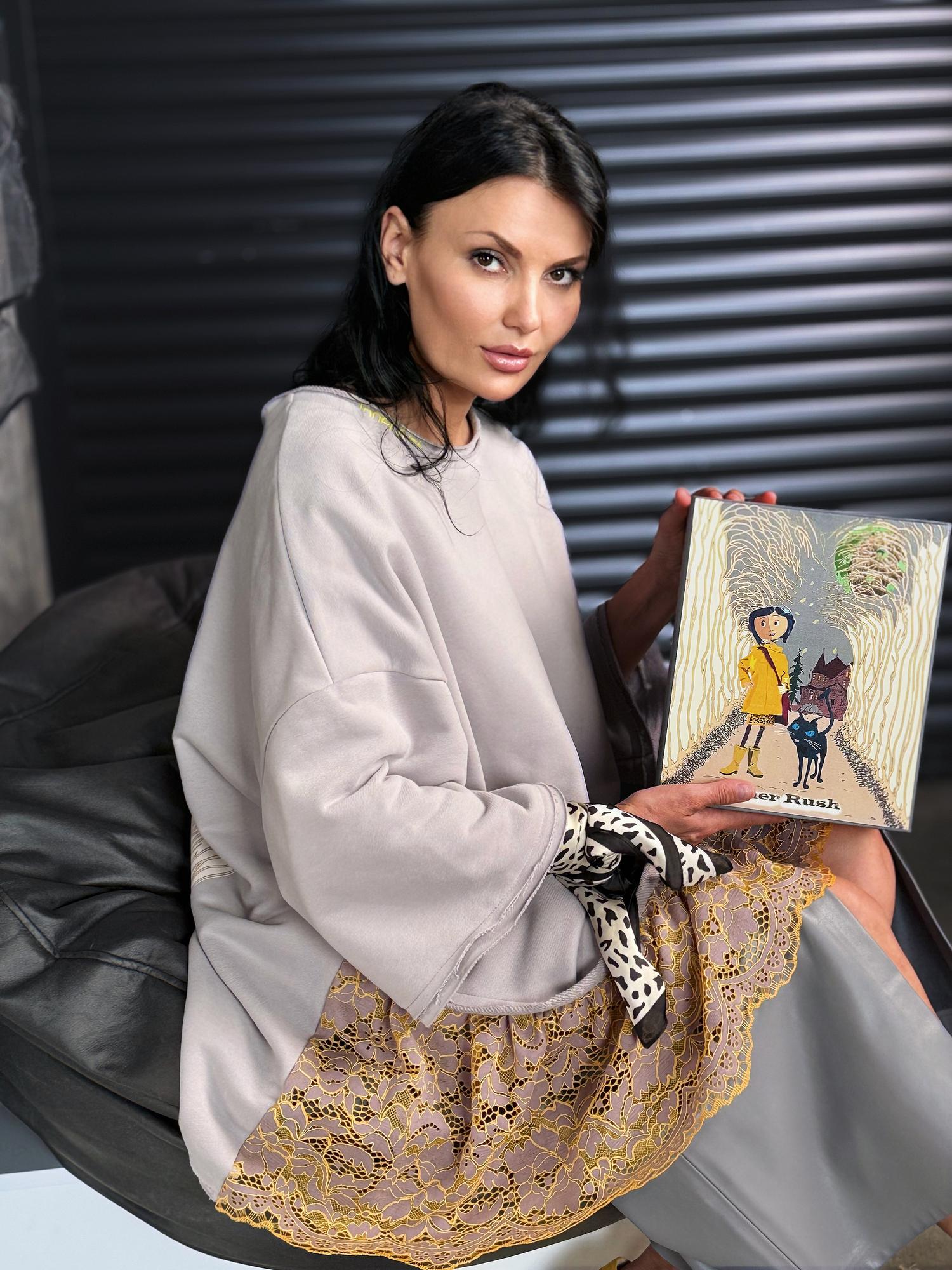 Свитшот «Коралина»