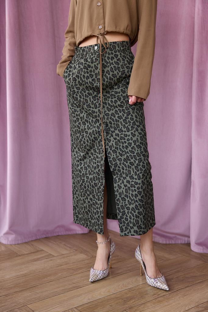 Юбка джинсовая миди с  леопардовом цвете хаки