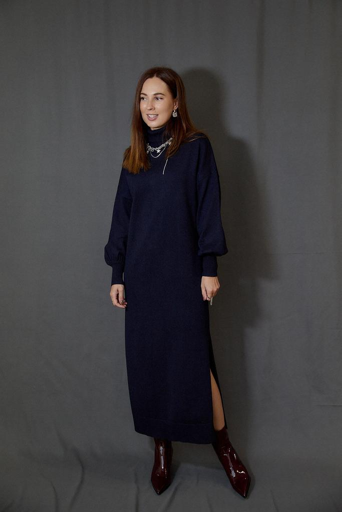 Платье из трикотажа в синем цвете с рукавом фонарик