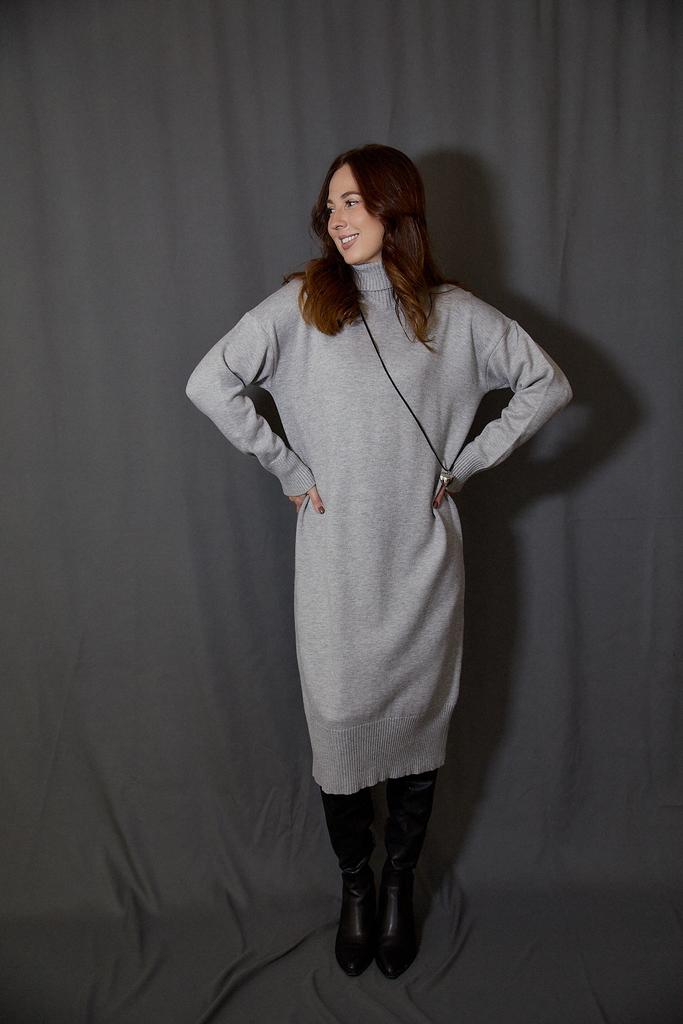 Платье трикотажное серое с резинкой внизу