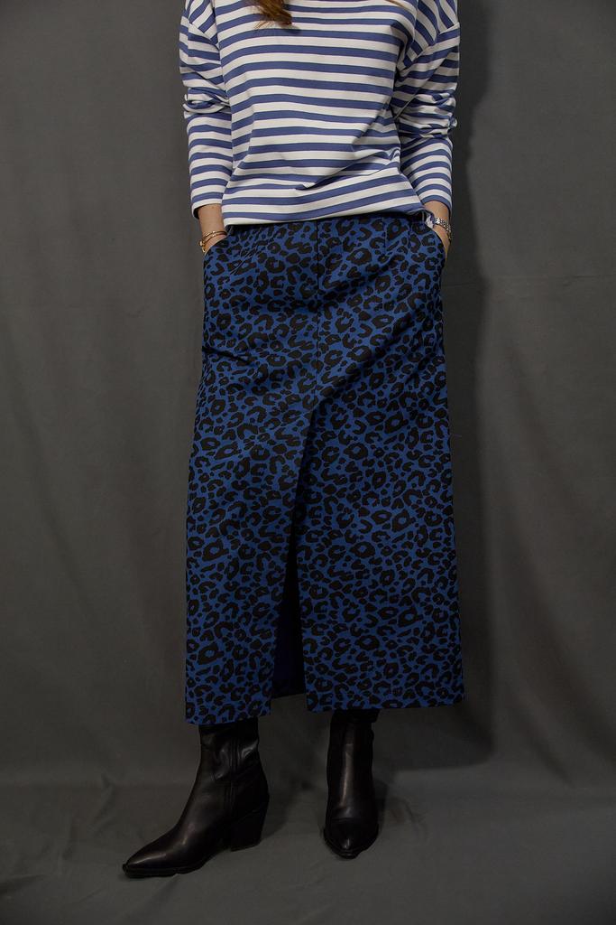 Юбка джинсовая синяя  миди с  леопардовом принтом