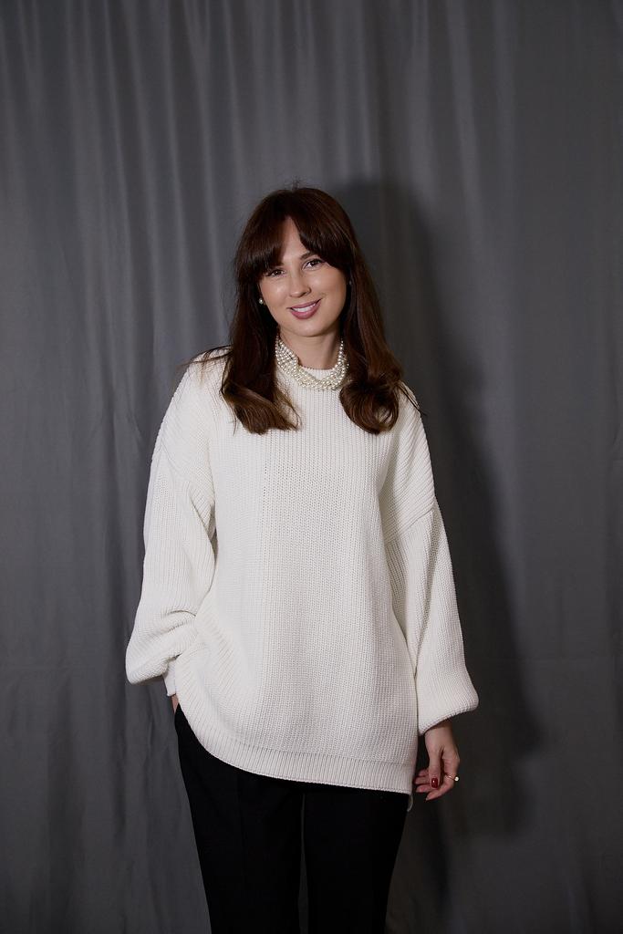 Джемпер из хлопка с круглым вырезом молочный объемный