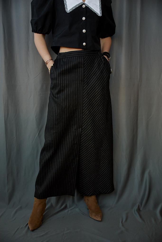 Юбка миди черно-белая в полоску