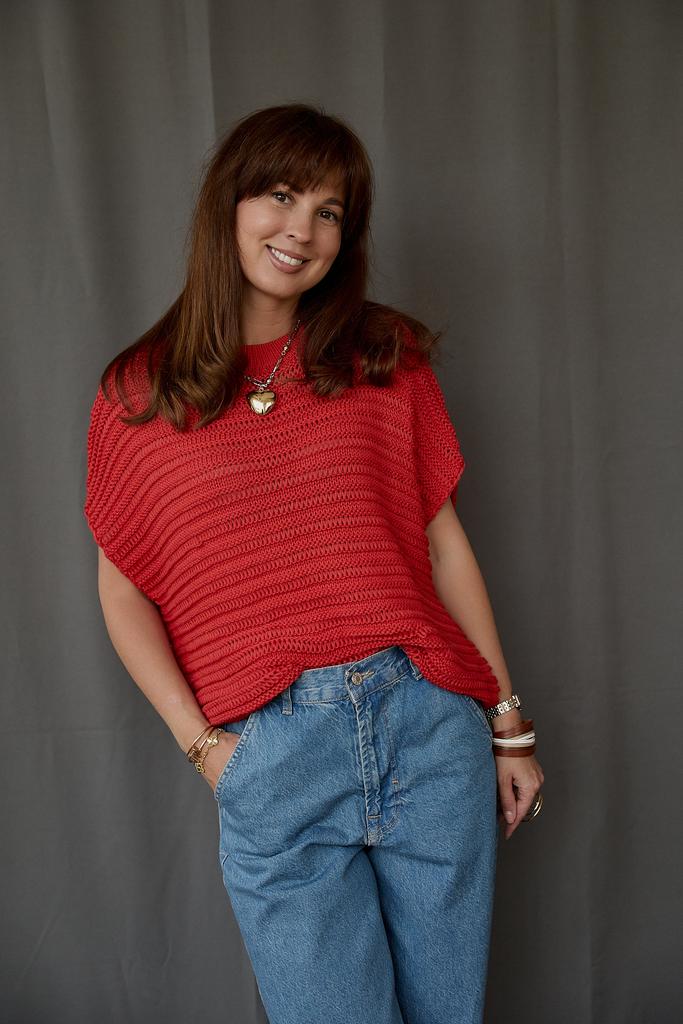 Джемпер-жилет  из  хлопка красный цвет