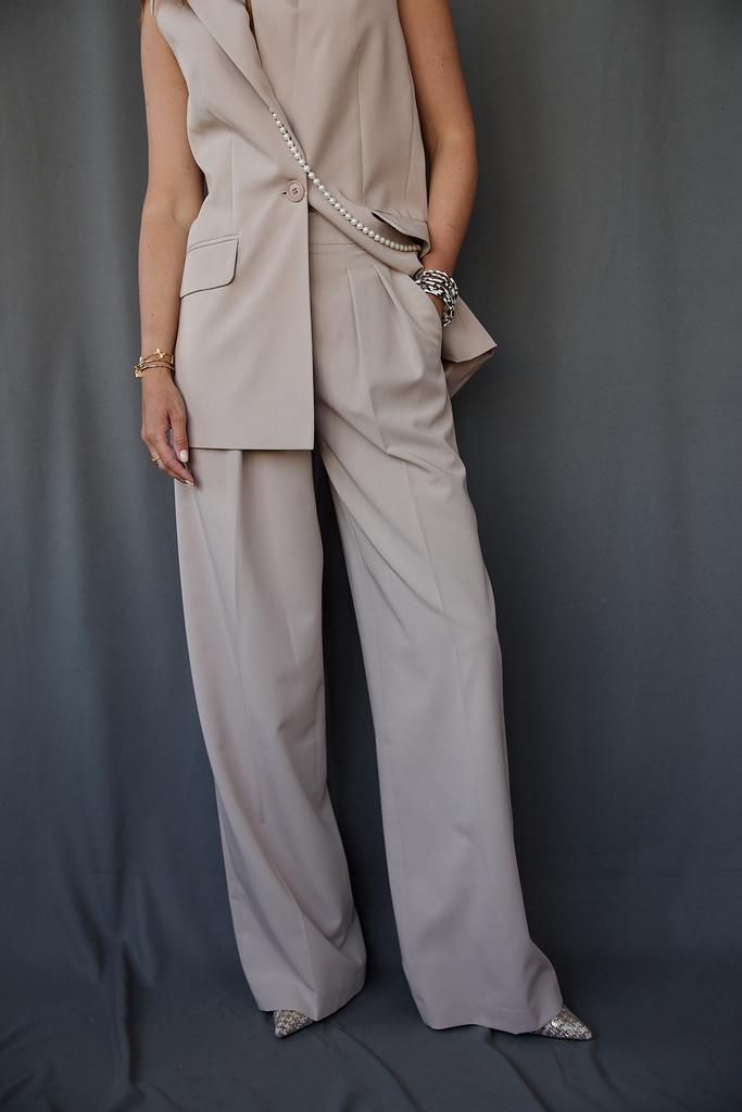 Брюки  широкие с защипами холодный беж