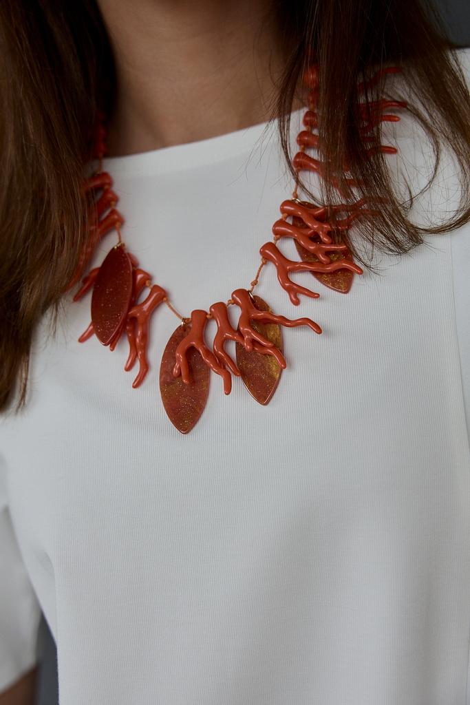 Украшение   коралловое