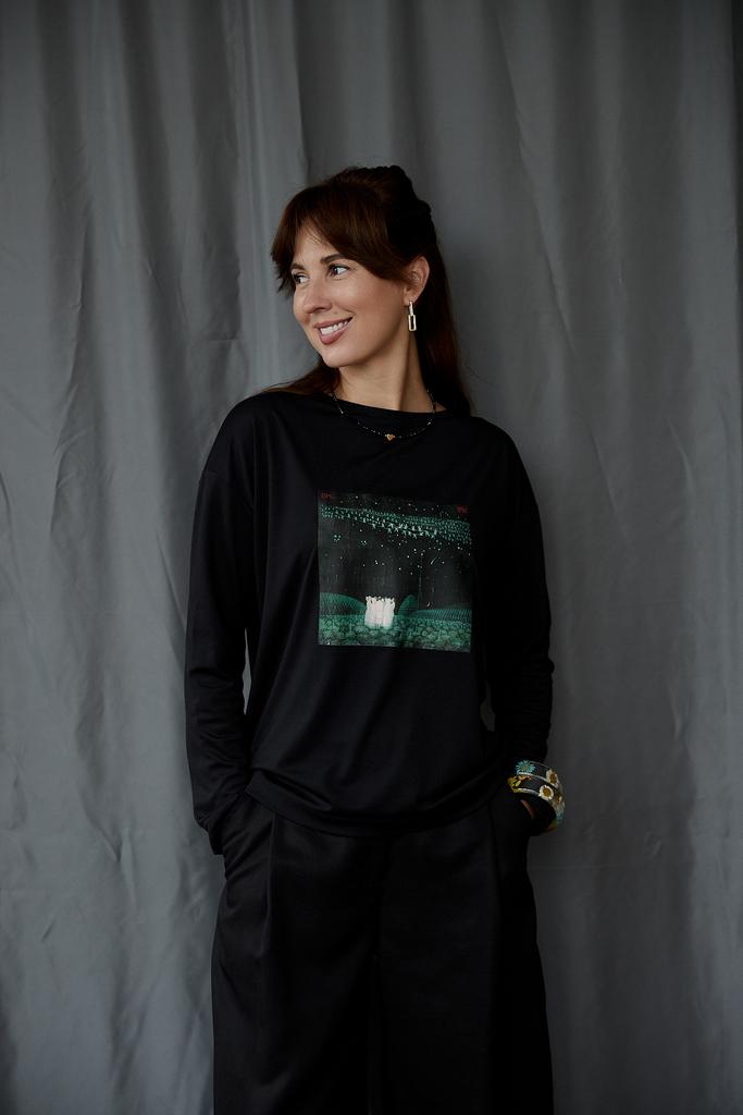 Лонгслив  черный с принтом