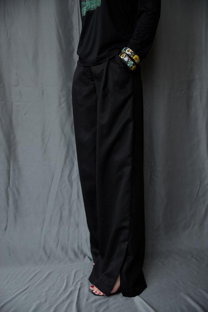 Брюки из тенсела  черные с разрезами внизу