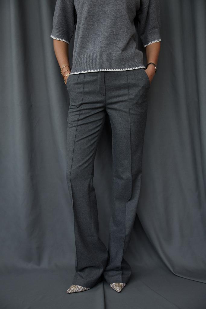 Брюки  серые прямые в полной длине
