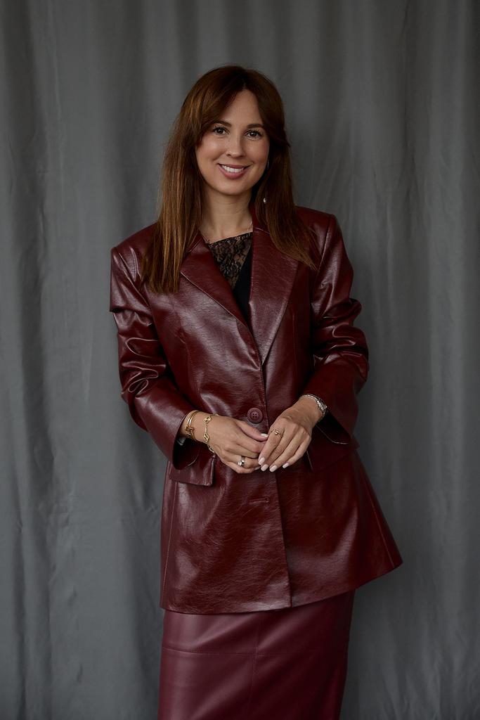 Пиджак малиновый из экокожи