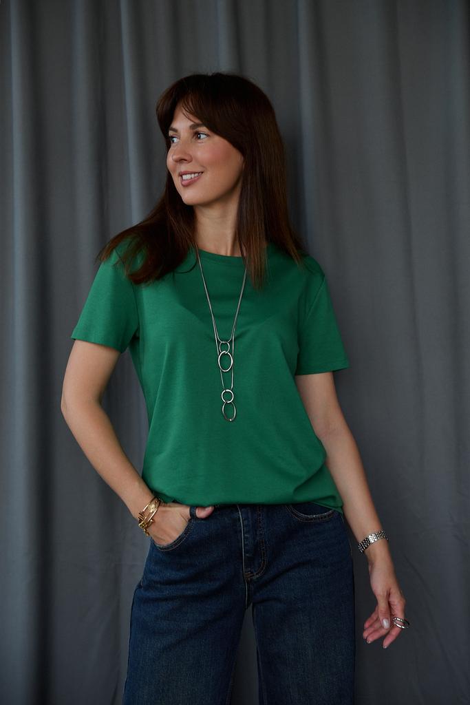 Футболка из хлопка в зеленом цвете