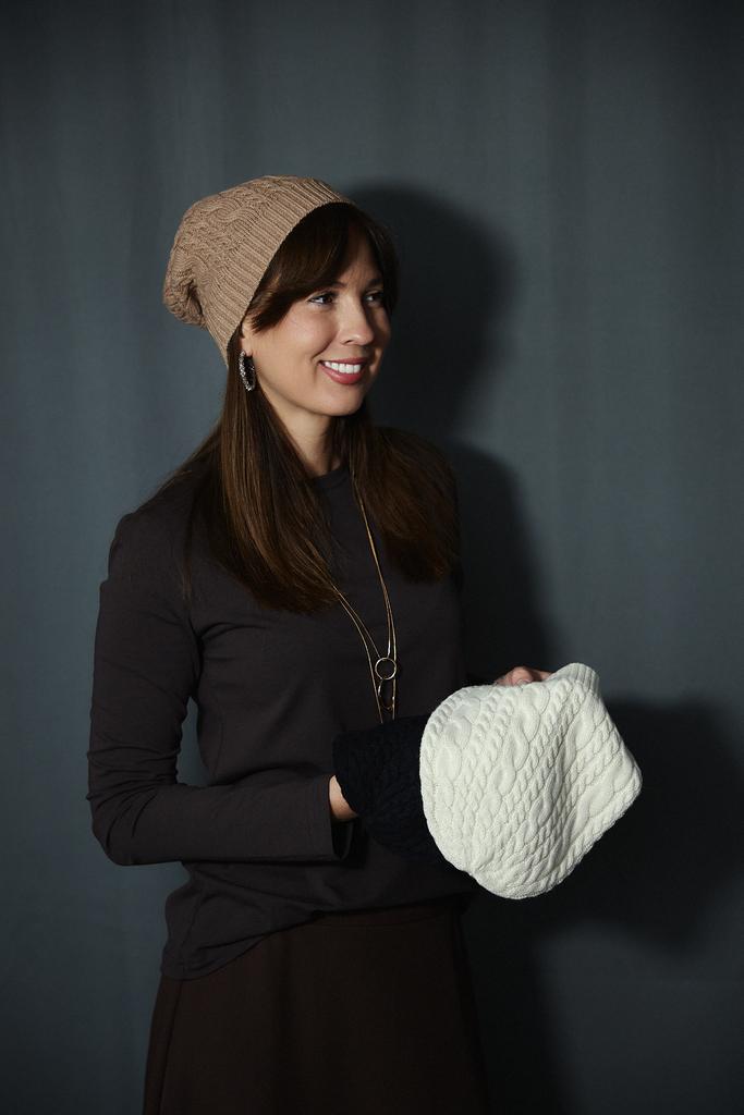 Шапка из шерсти и хлопка с косами