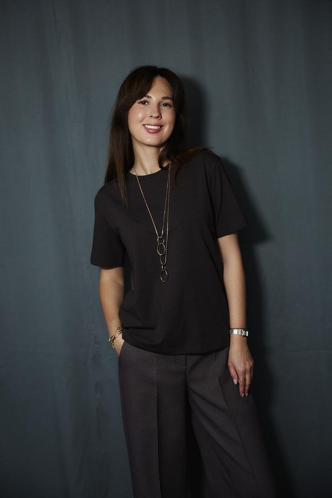 Футболка в коричневом цвете