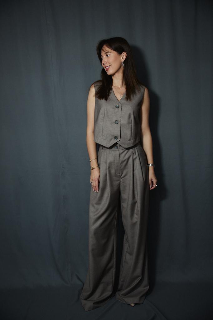 Брюки-палаццо серые  с защипами