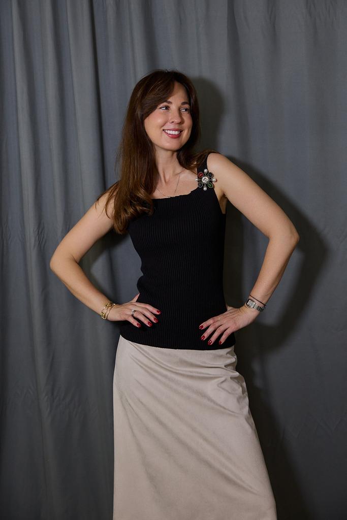 Топ из трикотажа чёрный удлиненный