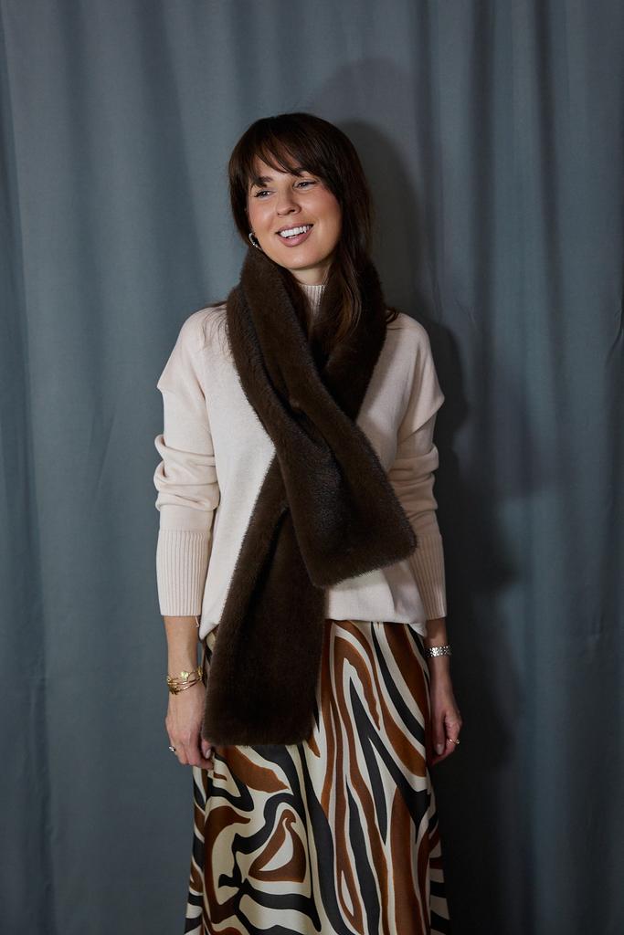 Шарф из экомеха с петлей