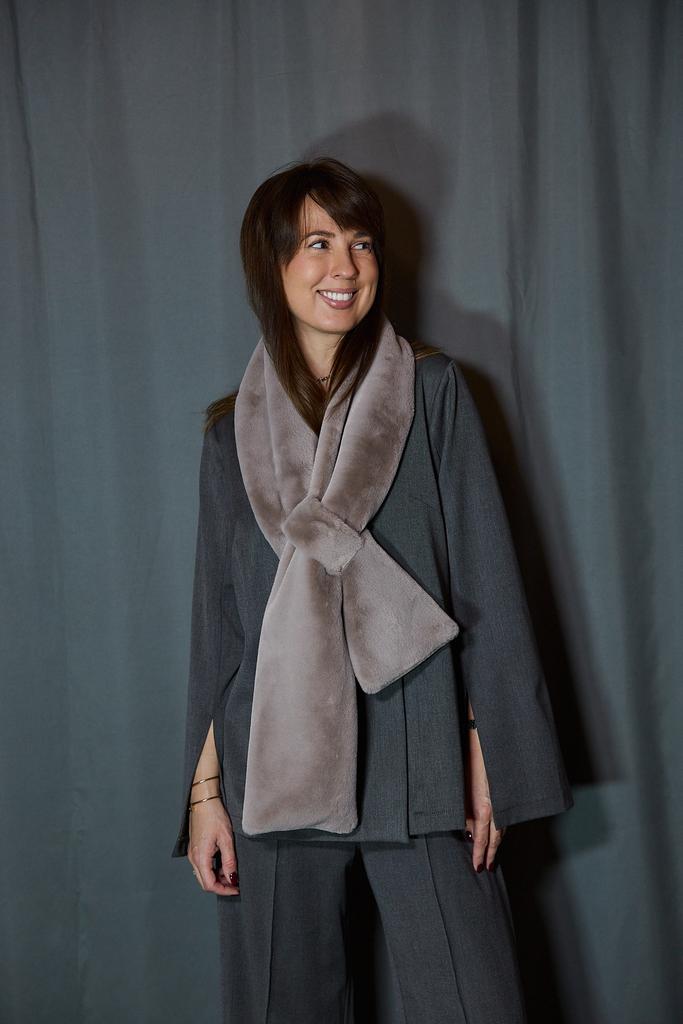 Шарф из экомеха с петлей серый