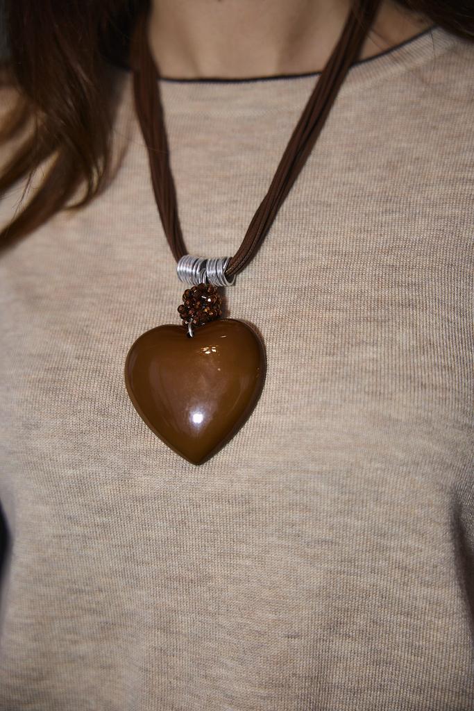 Украшение с карамельным сердцем