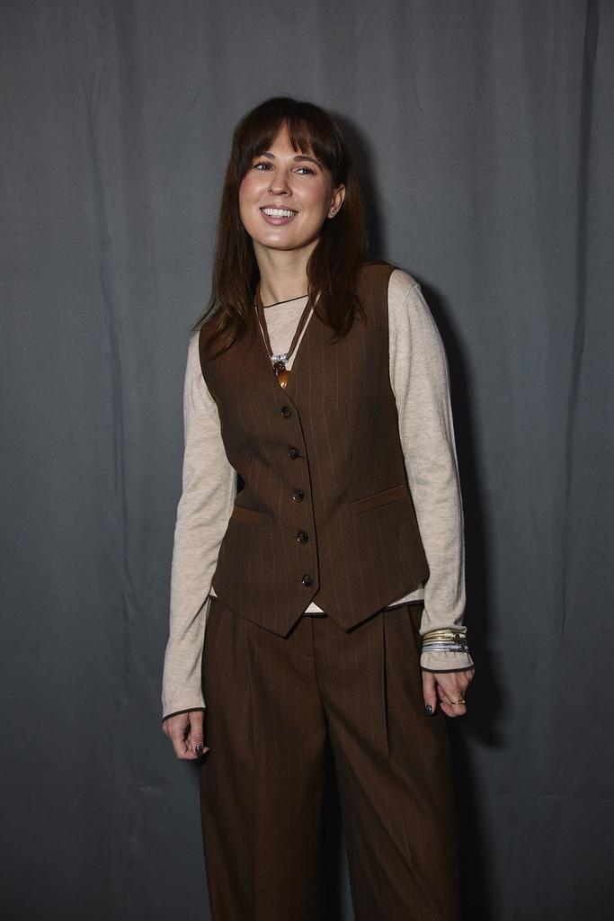 Жилет костюмный коричневый в полоску