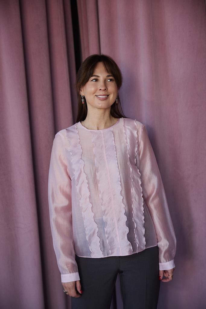 Блуза пудровая с рюшами