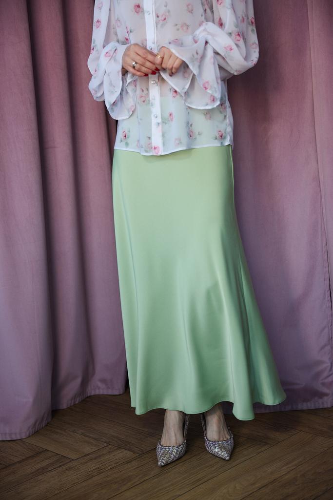 Юбка миди из шелка в  цвете оливка