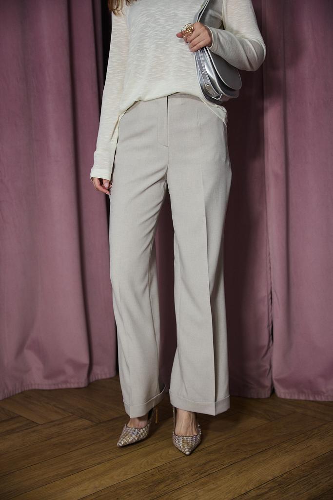 Брюки серо-бежевые с манжетой внизу