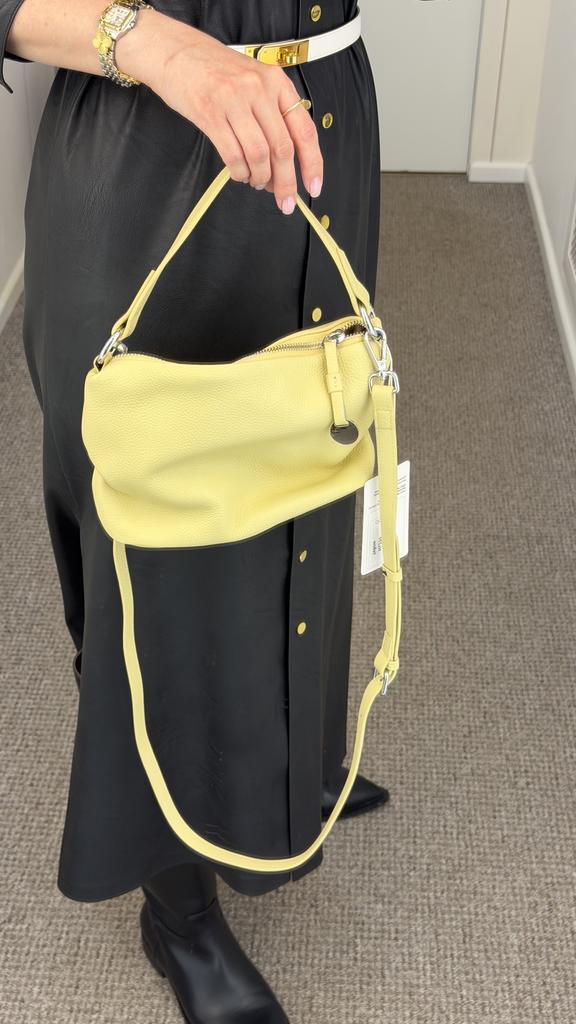 Сумка хобо  из натуральной кожи светло-желтая