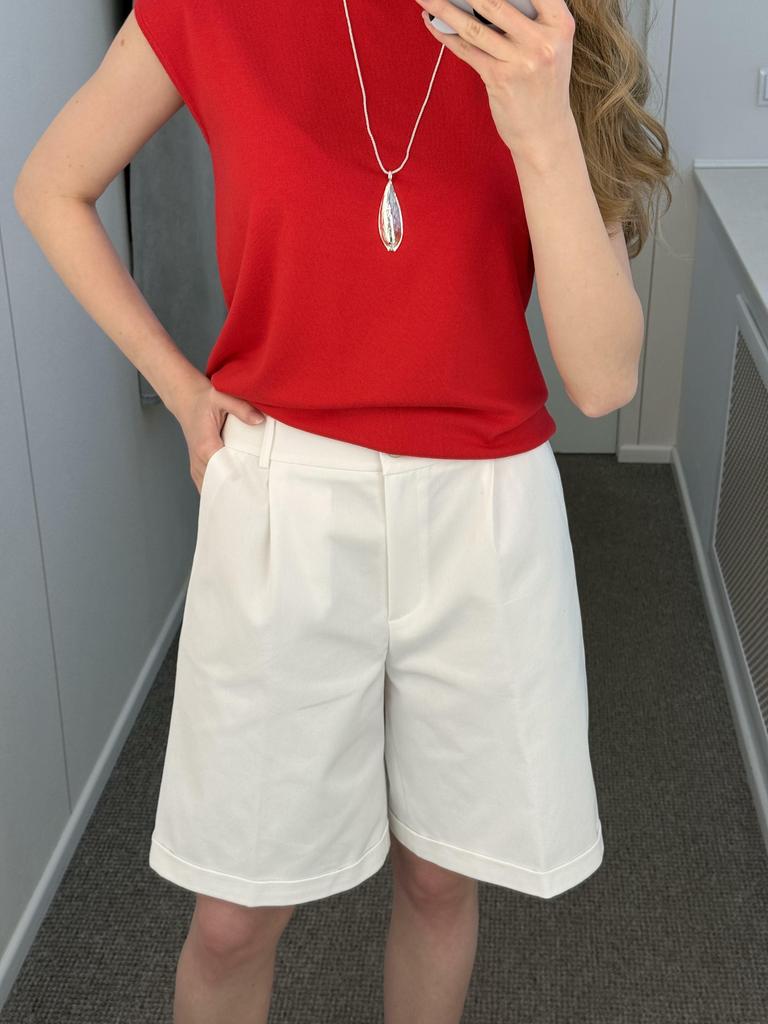 Шорты белые удлинённые