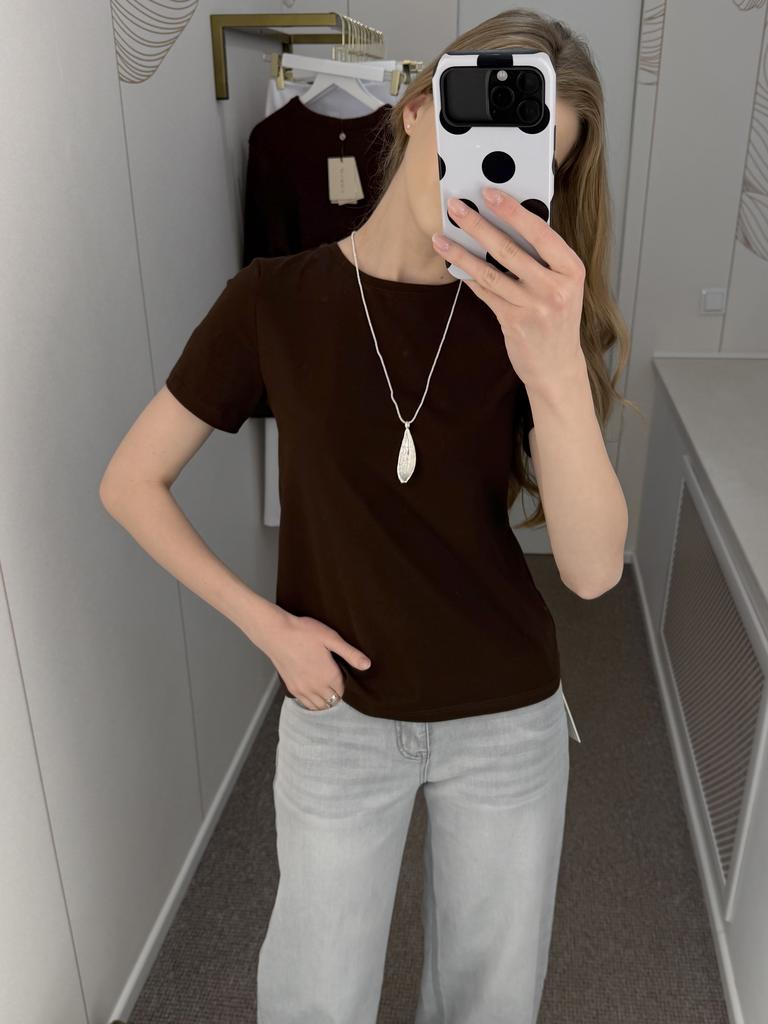 Футболка из хлопка в коричневым  цвете