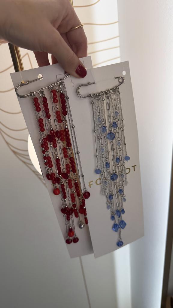 Броши с длинными цепочками